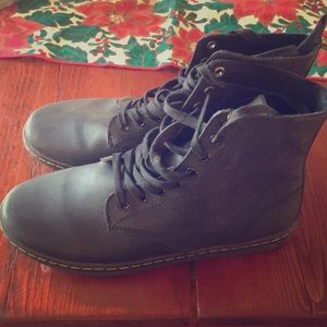 Dr. Martens NWOT sz 11